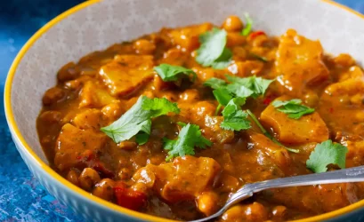 Pineapple & Chickpea Curry Recipe with naan